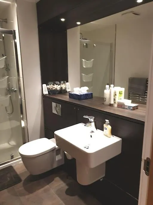 Modern, City Centre 1 Bed, Ground Floor Apartment Edimburgo